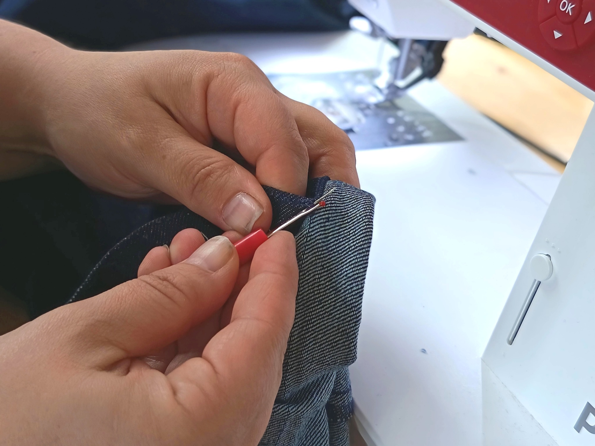 Malili_fée qui découd