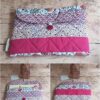Pochette à livre de poche artisanale Modèle 1 aux imprimés éventails fuchsia, petites fleurs et bouton assorti.