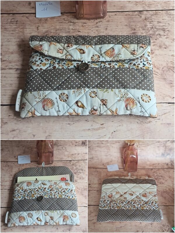 Pochette à livre de poche écoresponsable Modèle 11 matelassée taupe et beige, motifs marins coquillages, léopard et pois.