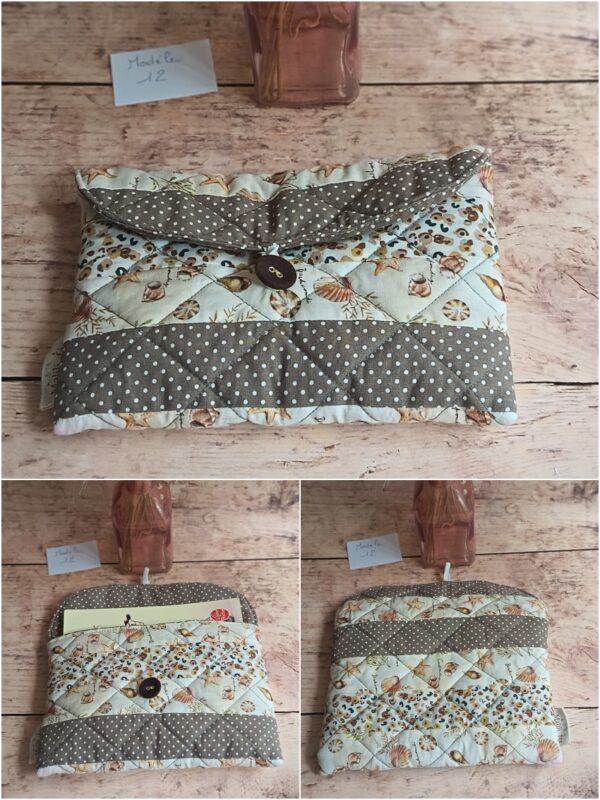 Pochette à livre de poche écoresponsable Modèle 12 matelassée beige et taupe, association de motifs coquillages, léopard et pois.