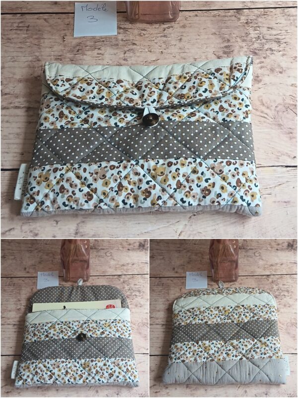 Pochette à livre de poche écoresponsable Modèle 3 matelassée aux motifs léopard, pois beige et taupe.