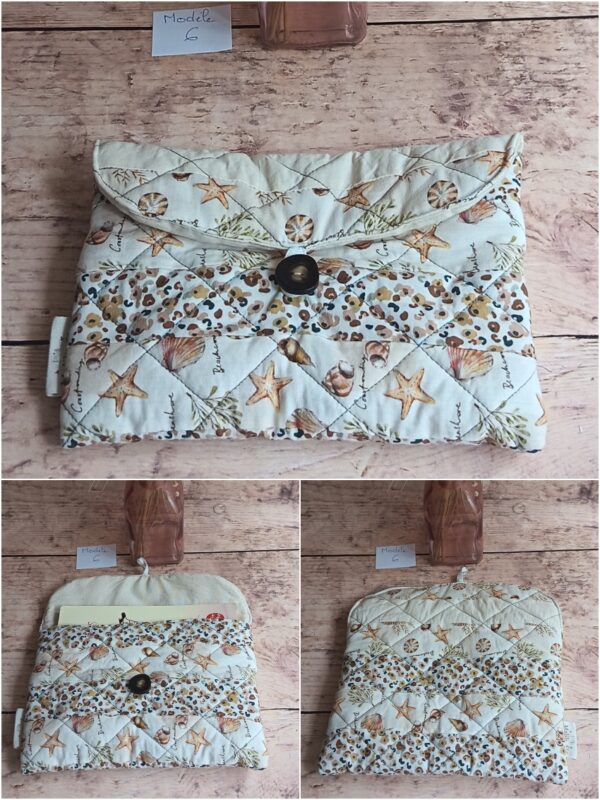 Pochette à livre de poche écoresponsable Modèle 6 matelassée beige, avec patchwork d'étoiles de mer, coquillages et touches léopard.