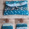 Pochette à livre de poche Modèle 9 matelassée bleu canard, avec patchwork de motifs zèbres, plumes blanches et fleurs, vue ouverte et fermée.