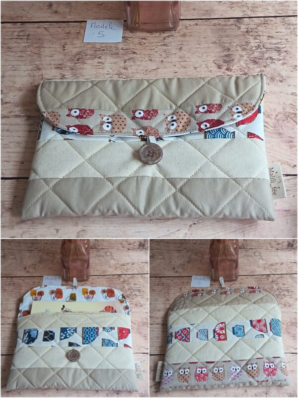 Pochette à livre de poche tissu Modèle 5 matelassée beige aux motifs hiboux, théières et doublure visages d'art.
