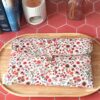 Pochette livre broche tissu matelassée motif Fleur Terracotta avec rabat enveloppant et bouton artisanal