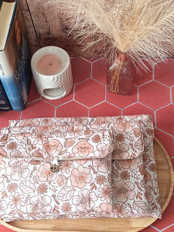 Trio de pochettes à livre matelassées en tissu motif Fleur Pastel déclinées en trois formats