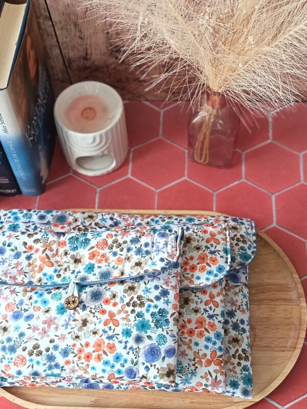 Ensemble de pochettes à livre en tissu matelassé motif Hortense Bleu superposées par taille